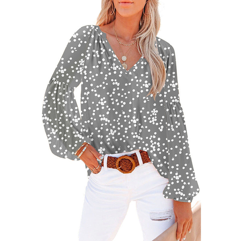 Blouse in Crinkled Floral Chiffon with V-Neck - grey spot print full view