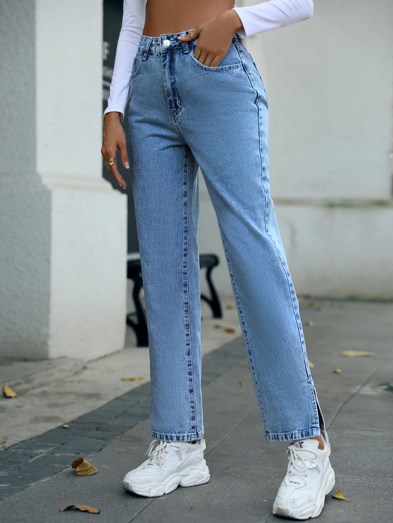Straight-Leg High-Waist Jeans in Light Blue - close front denim fit