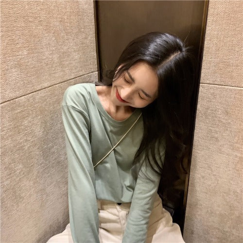 Long-Sleeve T-Shirt in Relaxed Longline Fit - green soft drape styling