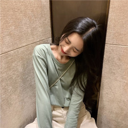 Long-Sleeve T-Shirt in Relaxed Longline Fit - green soft drape styling