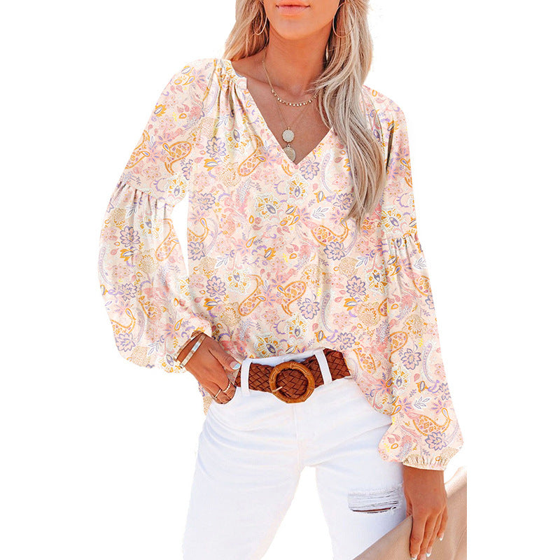 Blouse in Crinkled Floral Chiffon with V-Neck - soft blush paisley full view