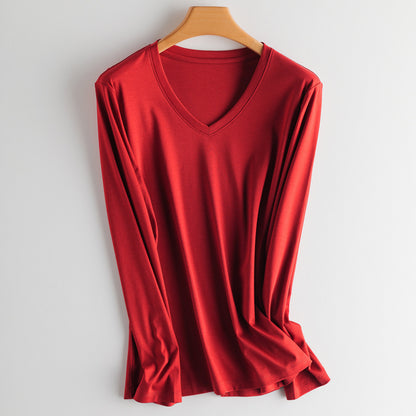 T-Shirt in Soft Drape Jersey with Long Sleeves - red V-neck front view