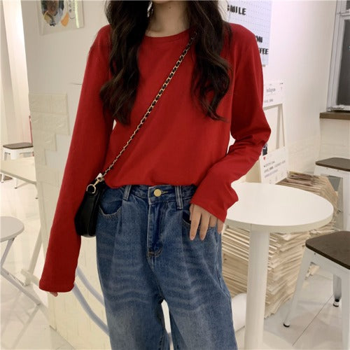 Long-Sleeve T-Shirt in Relaxed Longline Fit - wine red front styling