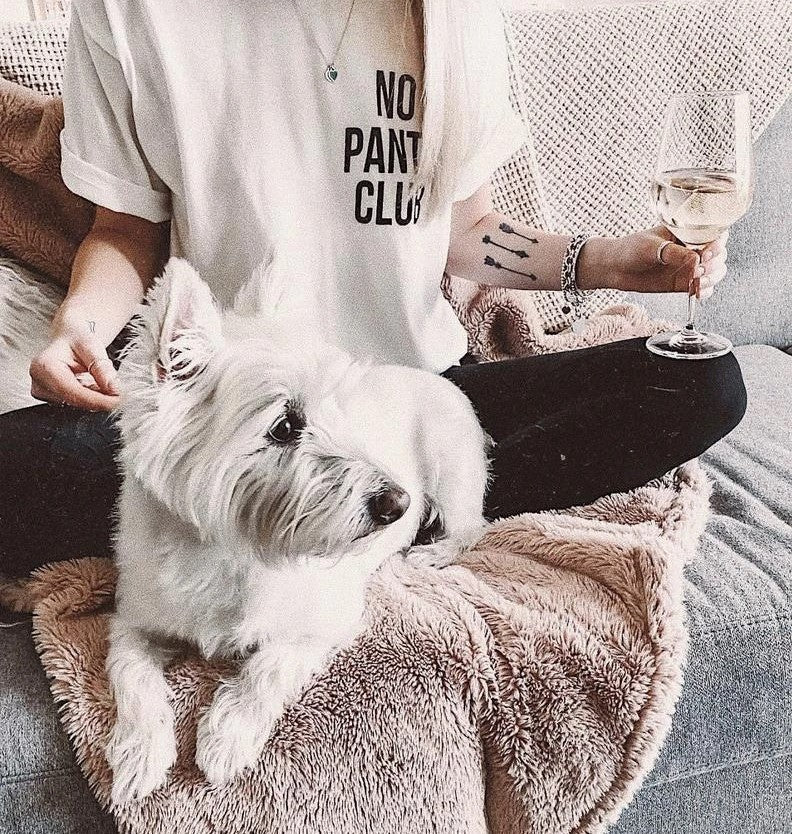 T-Shirt with No Pants Club Slogan Print - white seated front view