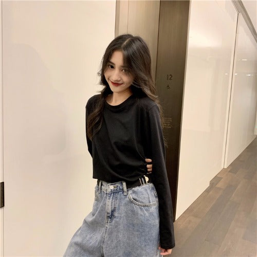 Long-Sleeve T-Shirt in Relaxed Longline Fit - black front view