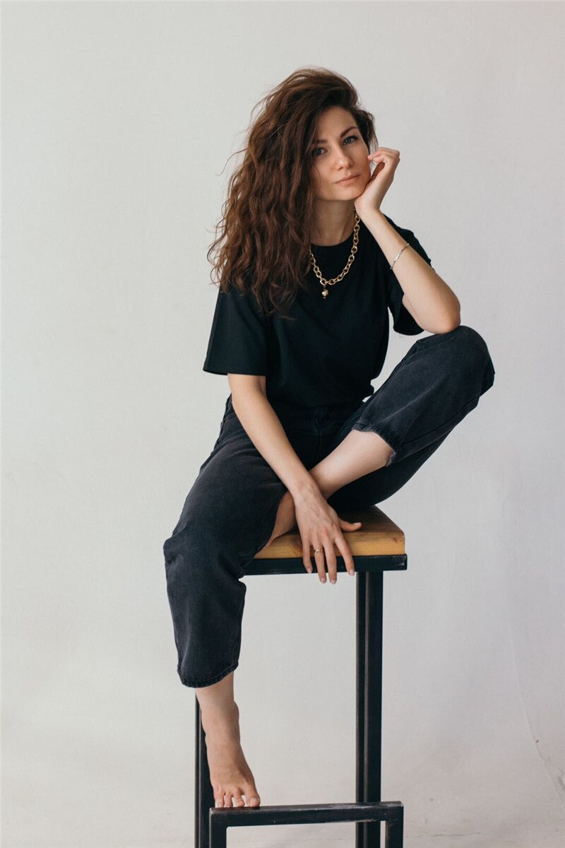 T-Shirt in Candy Colours with Relaxed Fit - black studio full outfit