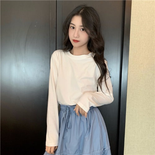 Long-Sleeve T-Shirt in Relaxed Longline Fit - white front styling